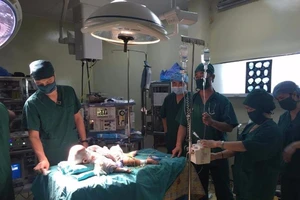 Phẫu thuật cho bệnh nhi bị dị dạng hộp sọ hiếm gặp 