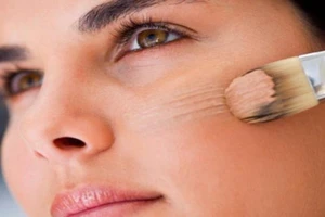 Mẹo sử dụng kem nền để có làn da ‘tự nhiên như không’