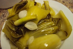 Ăn dưa muối thế nào để không sợ ung thư