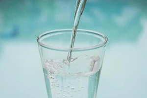 5 cách uống nước nguy hiểm khôn lường