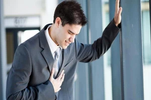 Lên cơn đau tim mà chỉ có một mình, phải làm sao?