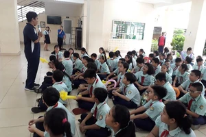 Võ sư hướng dẫn HS phòng chống bắt cóc, xâm hại