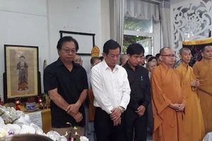 Trời đổ mưa khi đưa NSƯT Thanh Sang về nơi an nghỉ