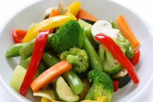 Rau củ nên ăn sống hay nấu chín thì tốt?