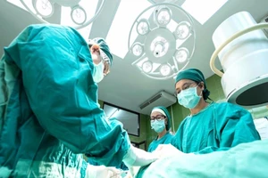 Cắt nửa dương vật vì cương dương suốt 1 tuần