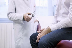 Cách xử trí ban đầu khi bị bỏng 'của quý'