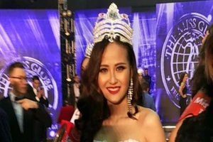 Vượt 60 thí sinh, Khánh Ngân đăng quang Miss Globe 2017