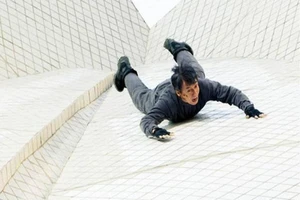 Thành Long có thể phải ngồi xe lăn suốt đời