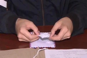 Giám định chất bột 'Hội thánh Đức Chúa Trời Mẹ' uống hằng ngày