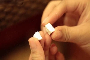 Bẻ, nghiền thuốc khi uống: Nguy hiểm cận kề