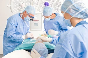 Cụ bà 101 tuổi mang khối u 'khủng' như bụng bầu 6 tháng