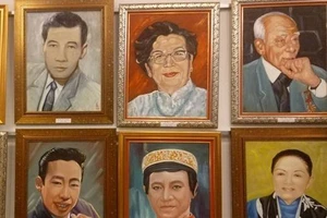 Ngắm áo mão của Kim Trọng, Thúy Kiều ở triển lãm cải lương