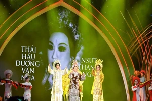 106 NS được vinh danh trong kỷ niệm 100 năm cải lương