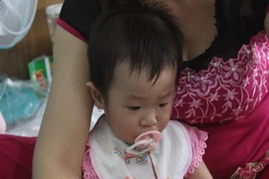 Người lớn, trẻ em, bà bầu ồ ạt nhập viện vì sởi