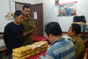 Ký sự từ biên cương - Bài 1 : Vịt lộn treo trên trụ điện