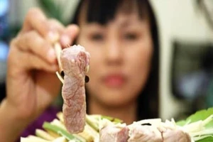 Bác sĩ tư vấn cách nhận biết và phòng bệnh sán lợn