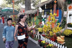 Ngắm đường hoa bệnh viện tết 2020 ở Bệnh viện Chợ Rẫy