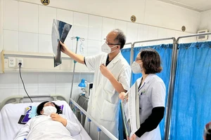 Suýt mù mắt vì tiêm filler nâng mũi tại spa của người quen 