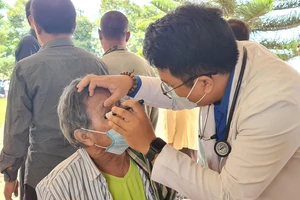 Được khám và phát thuốc miễn phí, chúng tôi rất vui! 