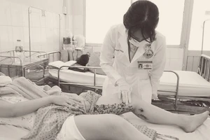 Mưng mủ, chảy máu do nhiễm trùng sau khi trị rạn da tại spa