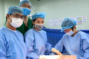 Vừa mang thai vừa mang thêm khối u 8 kg