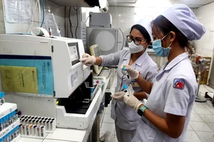 Bệnh viện ở TP.HCM đối mặt nguy cơ thiếu vật tư y tế, hóa chất xét nghiệm