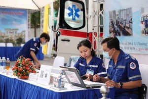 TP.HCM: 13 cơ sở y tế buồn so vì không tuyển được bác sĩ