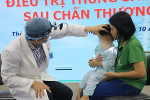 Bị đũa đâm vào mũi khi chạy chơi , bé trai 3 tuổi thủng sàn sọ