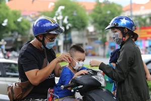 Cách phòng, chống khi COVID-19 là bệnh nhóm B