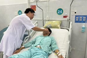 'Đau muốn rụng giò', đi khám phát hiện bướu thận di căn