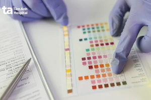 Khi nước tiểu màu hồng…