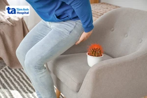 Ngồi chung ghế với người bệnh trĩ có lây không?