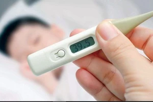 Cách phân biệt sốt xuất huyết và COVID-19