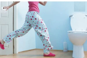 Làm sao để hết bị tiểu đêm nhiều lần?
