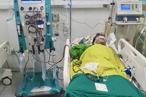 Suýt tử vong do lỡ uống thuốc diệt cỏ cực độc