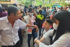 Xét tuyển vào lớp 6: Phụ huynh đổ xô cho con thi chứng chỉ tiếng Anh