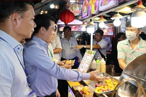 TP.HCM 'siết chặt' an toàn thực phẩm với bếp ăn tập thể, thức ăn đường phố