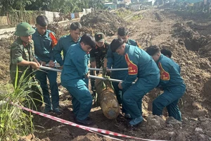 TP.HCM: Phát hiện quả bom khi thi công cống nước