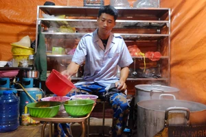 Những người giữ lửa giữa trùng khơi