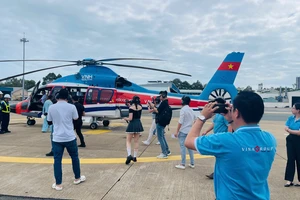 TP.HCM ra mắt tour trực thăng ngắm thành phố từ trên cao dịp lễ 30-4