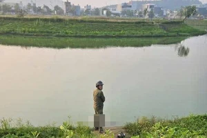 Phát hiện thi thể bé gái 14 tuổi dưới hồ sinh thái khu dân cư 