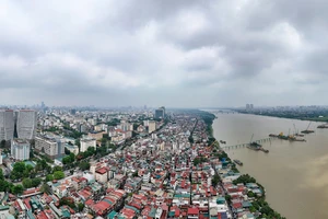Bộ NN&MT và Hà Nội thống nhất từng bước di dân ngoài đê để làm trục đại lộ sông Hồng