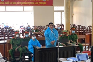 Cựu cán bộ hải quan hùn tiền buôn lậu đường