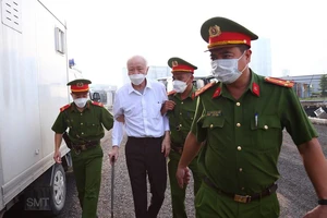 Sáng nay, cựu bí thư Bình Dương Trần Văn Nam cùng 27 bị cáo hầu tòa vụ bán rẻ ‘đất vàng’ gây thiệt hại 5.700 tỉ