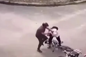 Vì sao Công an Quảng Ngãi che mặt hình ảnh người đánh học sinh lớp 9?