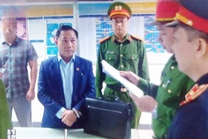 Ông Lưu Bình Nhưỡng ra giá 300.000 USD khi chuyển đơn cho Công ty Mạnh Đức