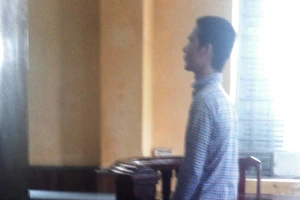 Trộm 15 ngàn đồng bị ngồi tù 18 tháng