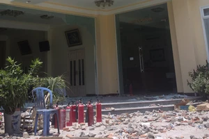 Vụ dân chặn QL1A: Bắt 6 người đập phá, tấn công cảnh sát