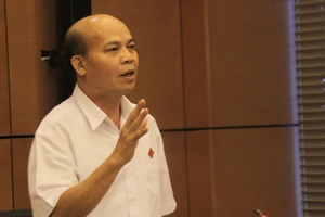 'Mang mặt trăng, mặt trời đi bán thì xử kiện thế nào?'