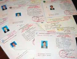 Xác minh 10 cán bộ chủ chốt của một xã xài bằng giả